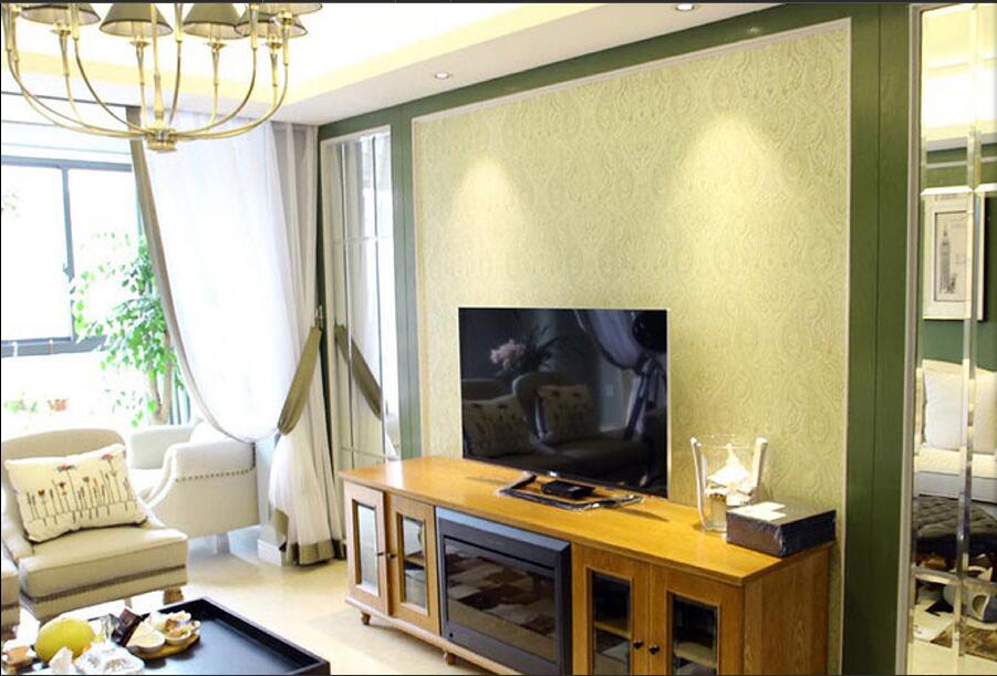 鄂尔多斯盈馨佳苑浅黄色电视墙纸水晶灯白色窗帘镜面电视墙效果图